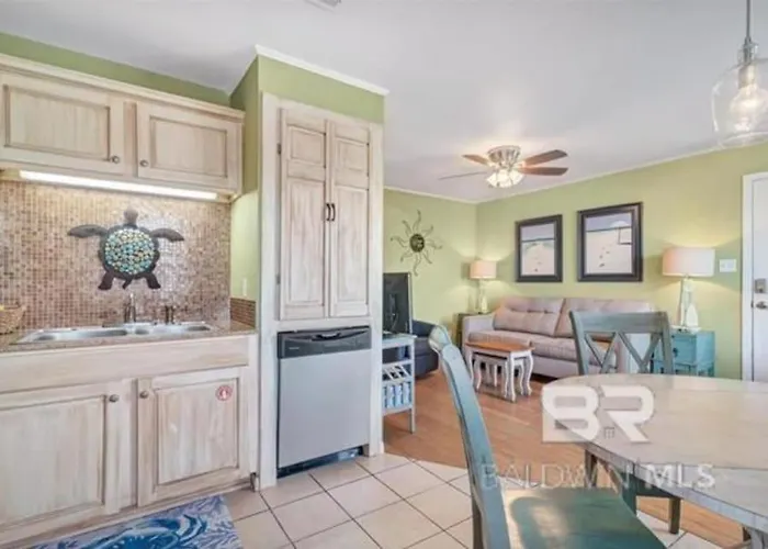 Dog Friendly Access Sleeps 6 Hangout Nearby *