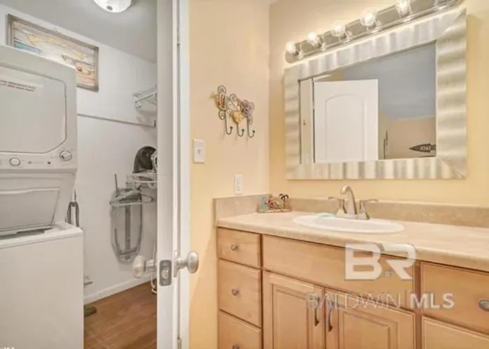 Dog Friendly Access Sleeps 6 Hangout Nearby *